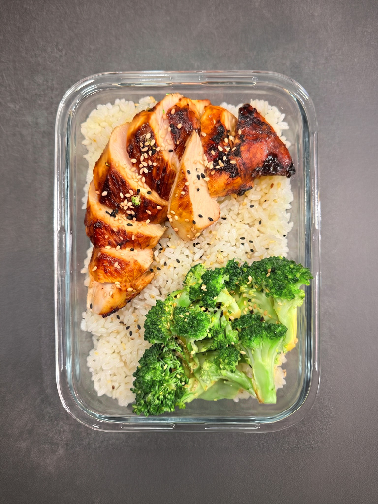 Miso-Hähnchen mit Sesam-Brokkoli
