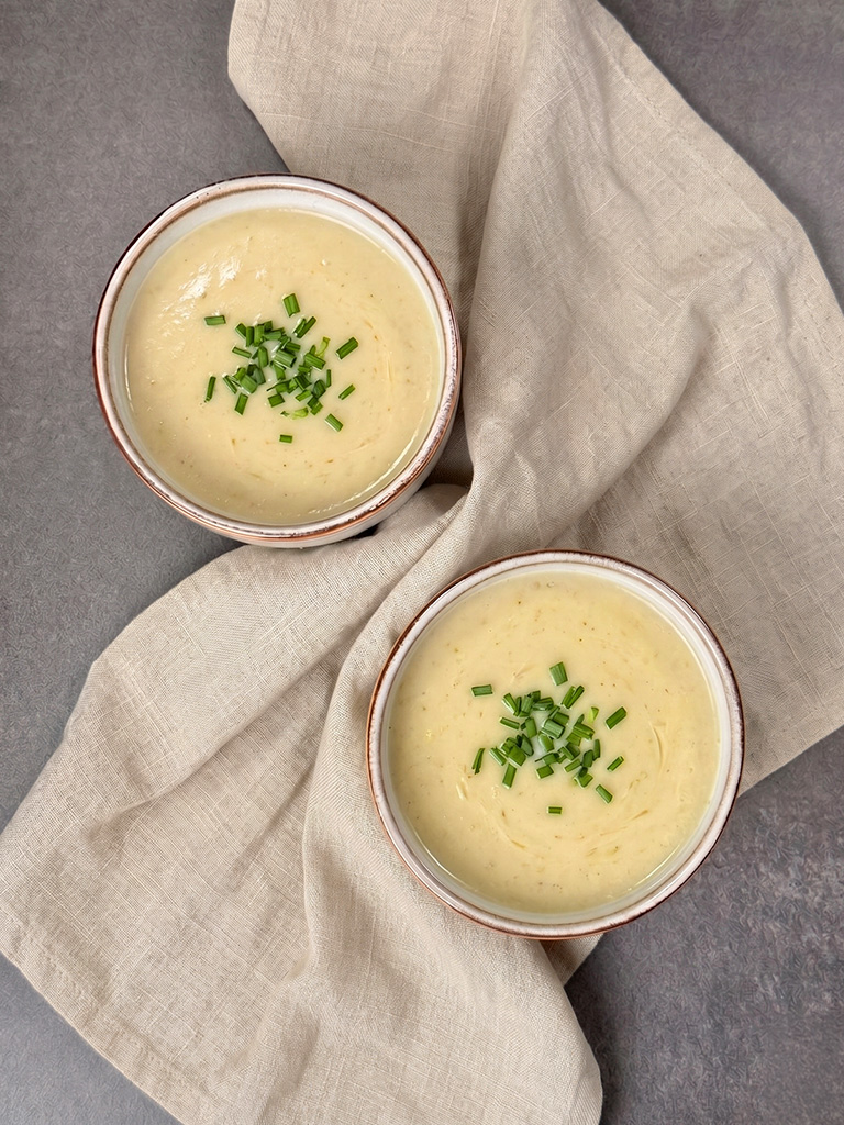 Klassische Spargelcremesuppe aus Schalen